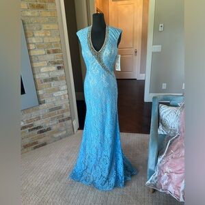 Evening gown Tony Bowls Paris size 4 new with tags blue store sample